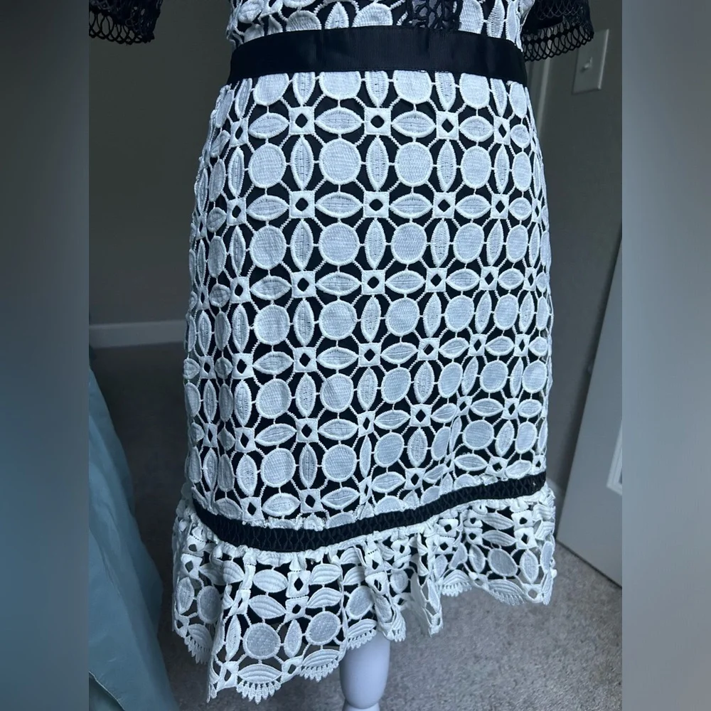 old money style lace dress - Picture 4 of 9